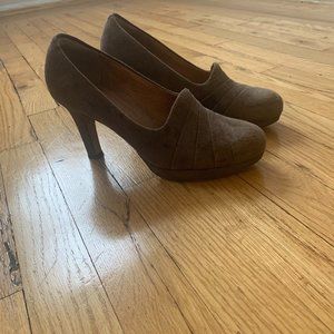 Clarks Gray/Taupe Suede Pumps, Size 8.5
